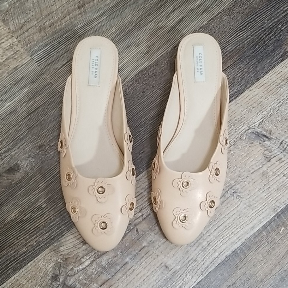 COLE HAAN 3D FLOWER MULE 81/2B